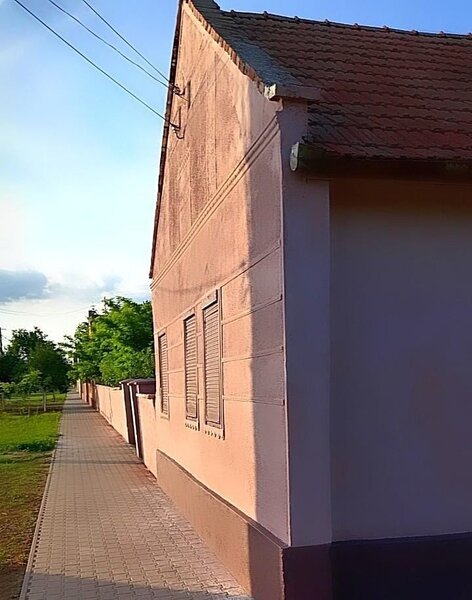 Casa 3cam teren generos, la nici 2 min de centru- front stradal pe 2 strazi