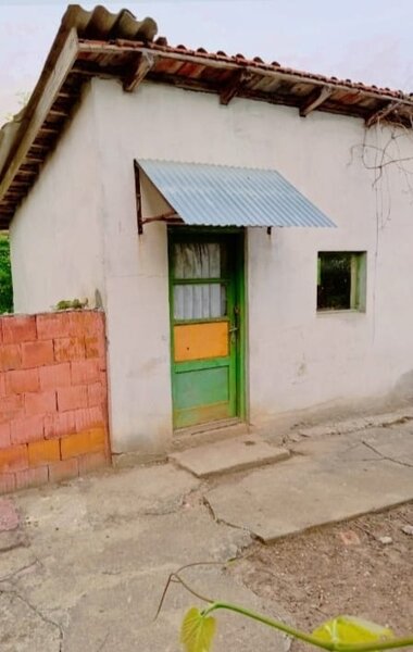 Casa 3cam teren generos, la nici 2 min de centru- front stradal pe 2 strazi